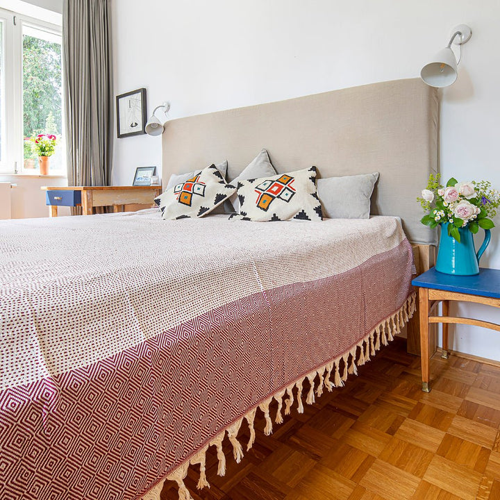 Bavlněný přehoz Nefes III - třešňově červená Bavlněný přehoz Nefes III - třešňově červená