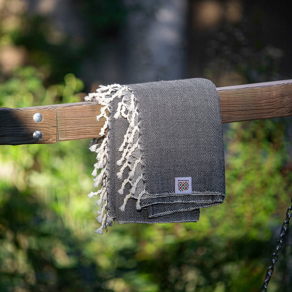 Handwoven wool blanket Nara IV - light green natural dyed