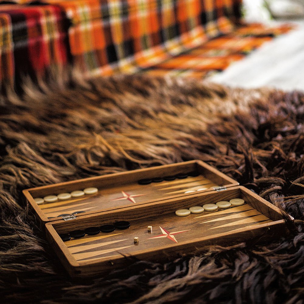 Χειροποίητο χαλί Chalice από σκούρο μαλλί I