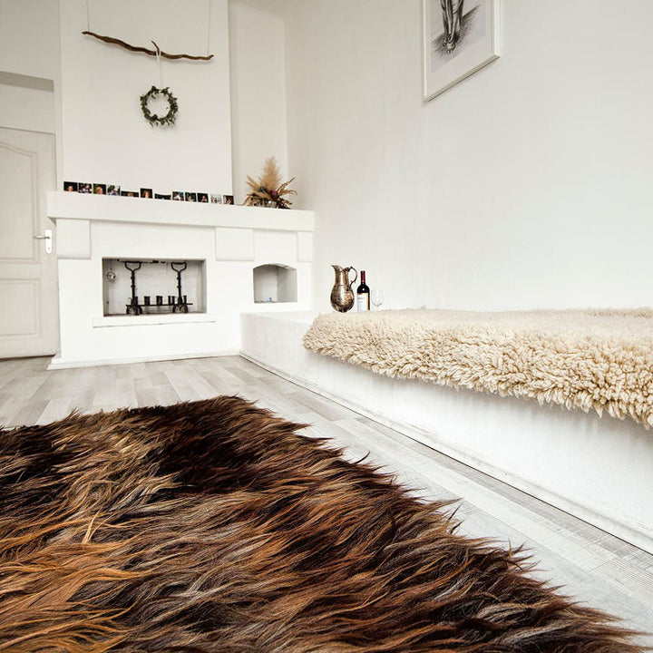 Χειροποίητο χαλί Chalice από σκούρο μαλλί I Χειροποίητο χαλί Chalice από σκούρο μαλλί I