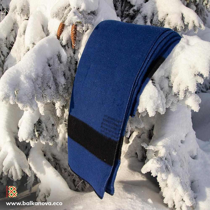 Thick wool blanket Rainbow XII - dark blue with black stripe on both ends Thick wool blanket Rainbow XII - dark blue with black stripe on both ends