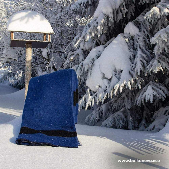 Thick wool blanket Rainbow XII - dark blue with black stripe on both ends Thick wool blanket Rainbow XII - dark blue with black stripe on both ends