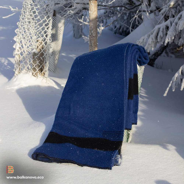Thick wool blanket Rainbow XII - dark blue with black stripe on both ends Thick wool blanket Rainbow XII - dark blue with black stripe on both ends