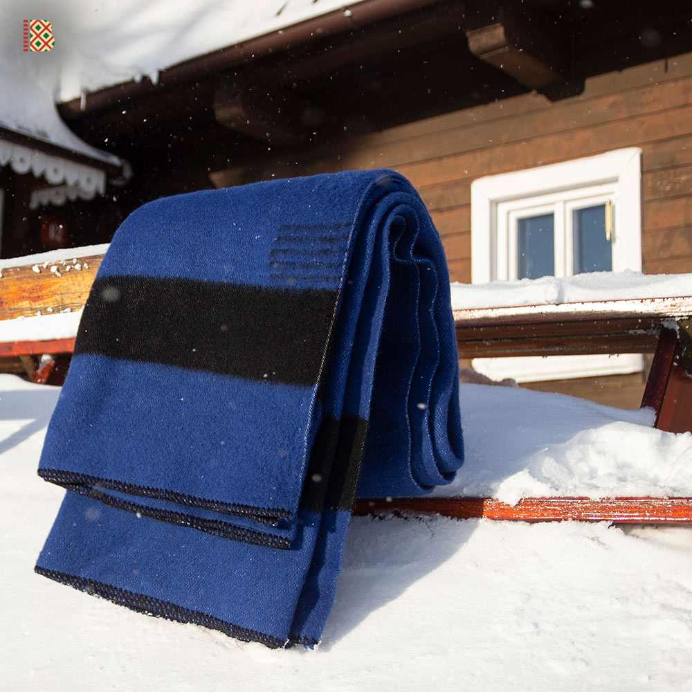 Thick wool blanket Rainbow XII - dark blue with black stripe on both ends