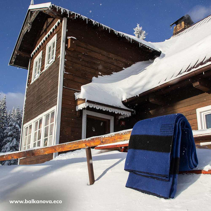 Thick wool blanket Rainbow XII - dark blue with black stripe on both ends Thick wool blanket Rainbow XII - dark blue with black stripe on both ends