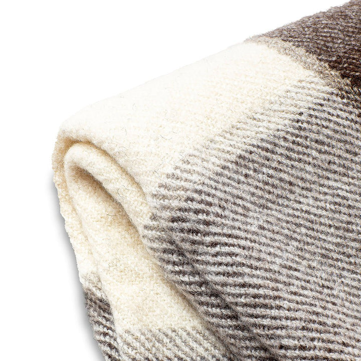 Vlněná deka Perelika XI - přírodní nebarvená bílá a hnědá vlna (velké kostky) Vlněná deka Perelika XI - přírodní nebarvená bílá a hnědá vlna (velké kostky)
