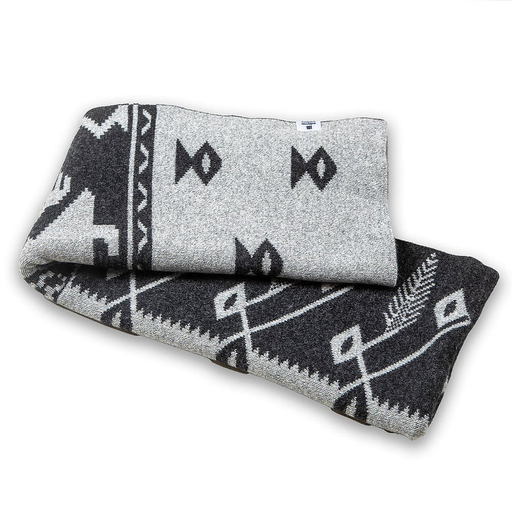 Vlněná šála "Strom života" - merino šedá a černá Vlněná šála "Strom života" - merino šedá a černá