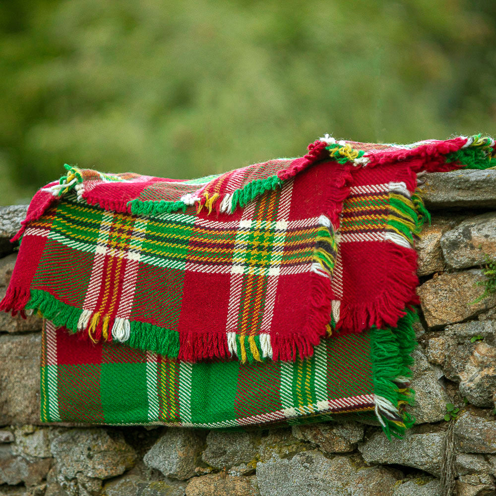 Rustikale Wolldecke Rodopa VIII rot und grün kariert