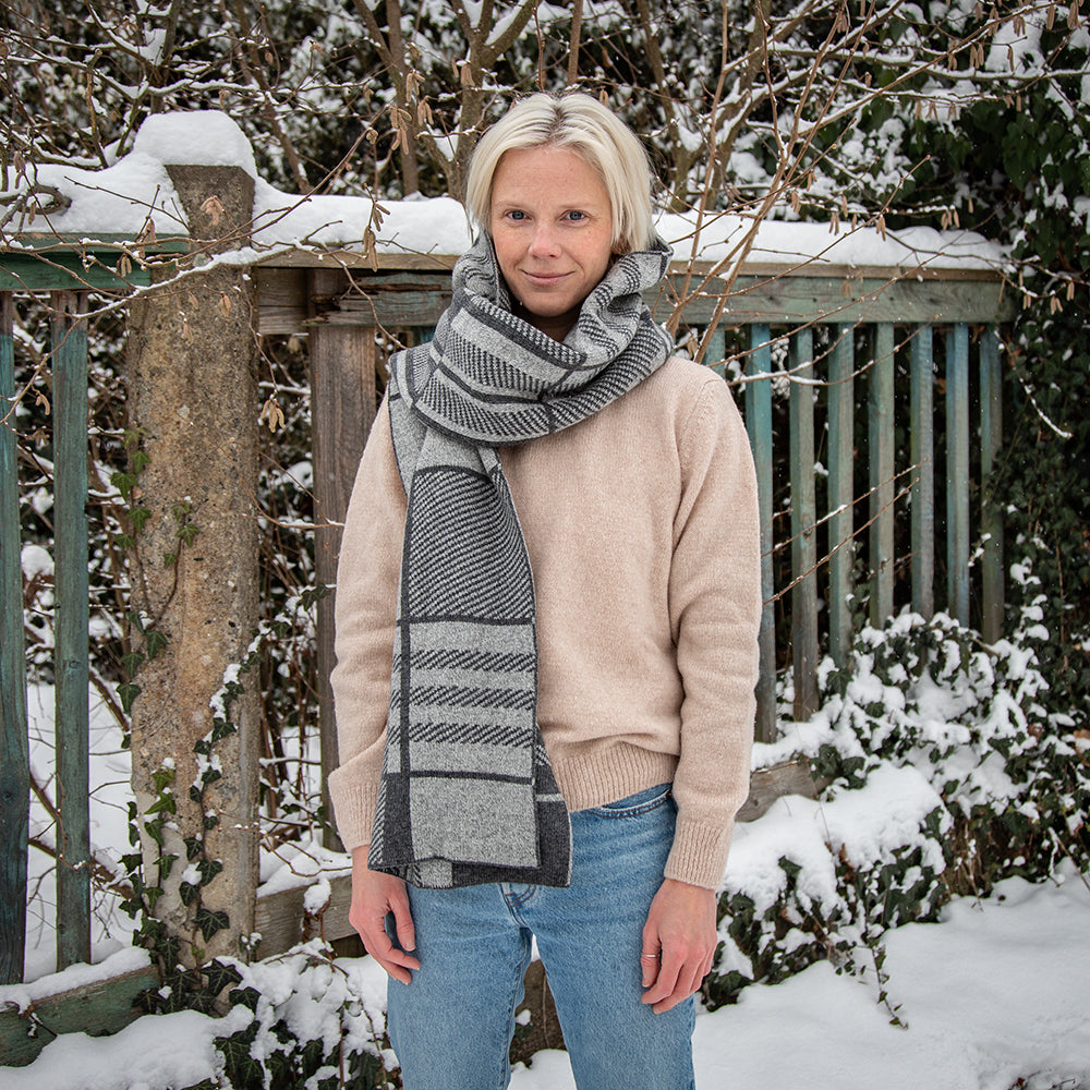 Vlnený šál "Rodopa" - svetlo a tmavosivé merino