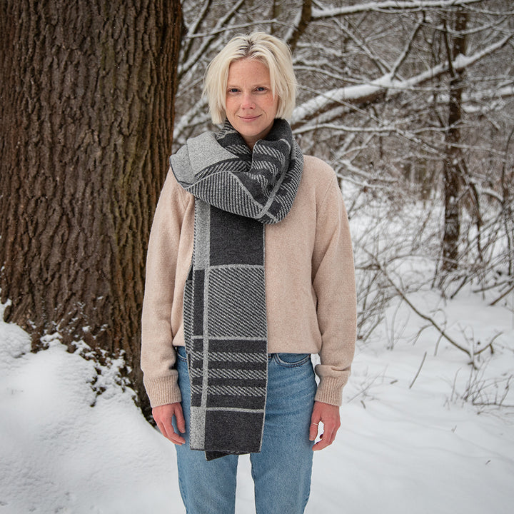 Vlnený šál "Rodopa" - svetlo a tmavosivé merino