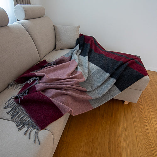 Wolldecke Egea 8 – burgunderrot und grau kariert