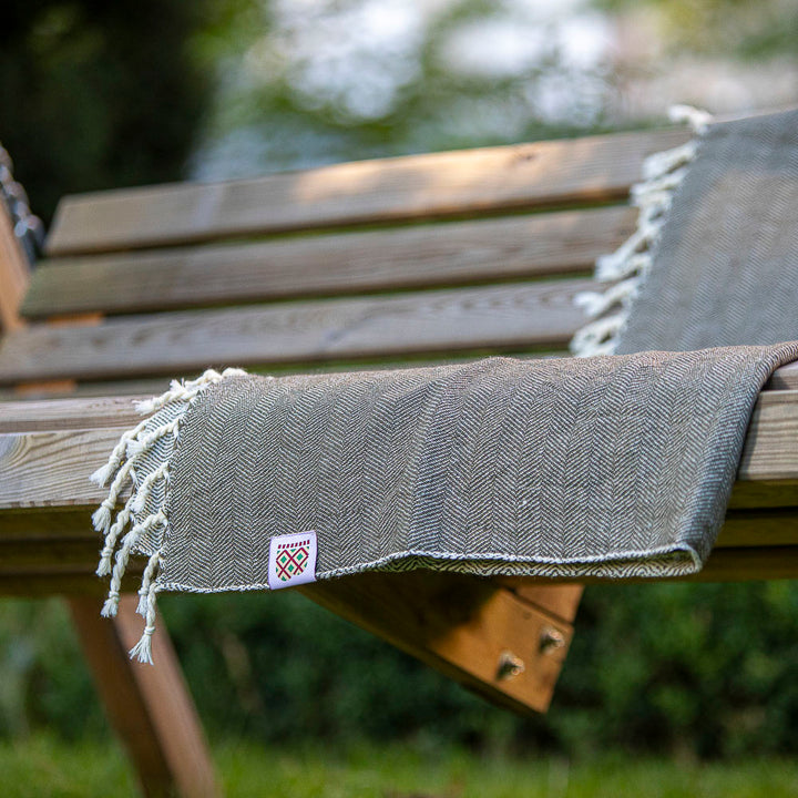 Handgewebte Wolldecke Nara IV - hellgrün naturgefärbt