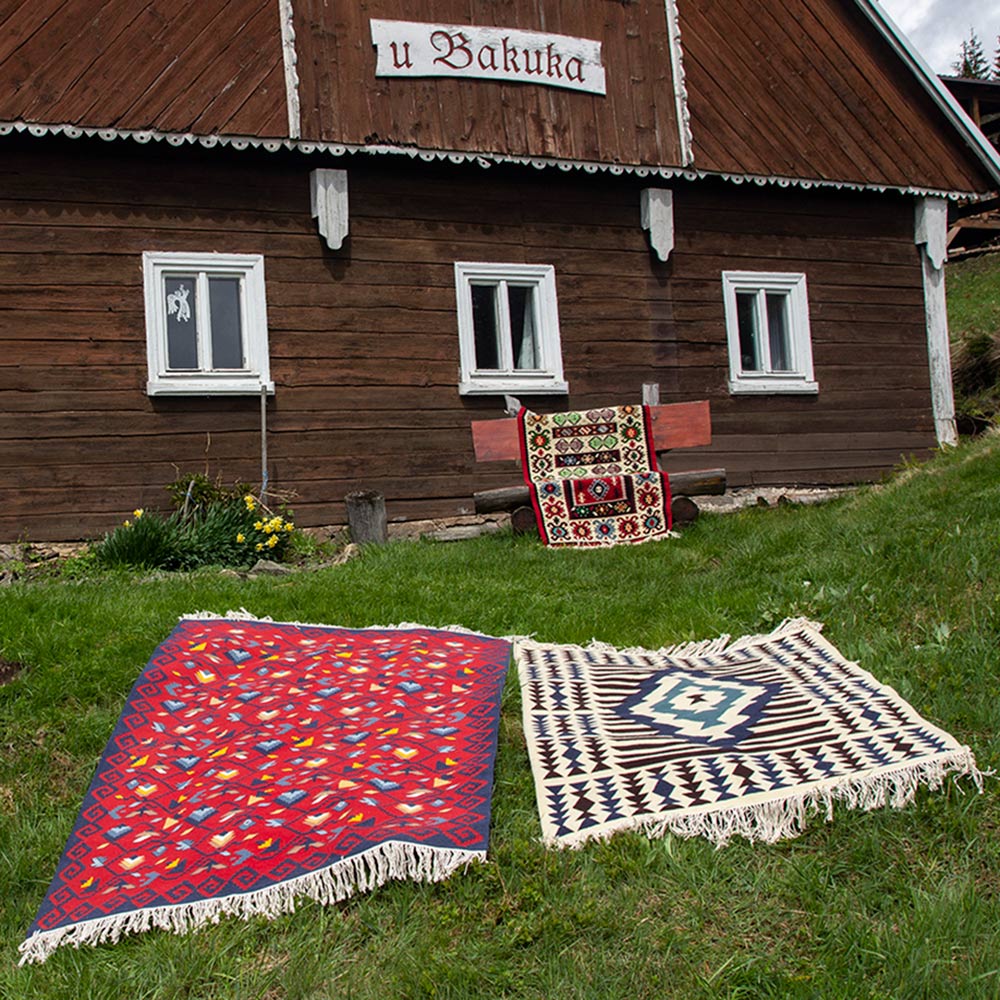 Balkánské vlněné kilimy exteriér