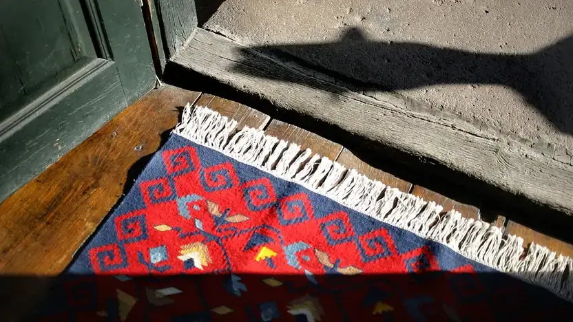 kilim-hand-woved-rug-in-an-antique-house-1_79de80a4-ba9f-4ef3-9b74-ee99b2baa3ac-Balkanova