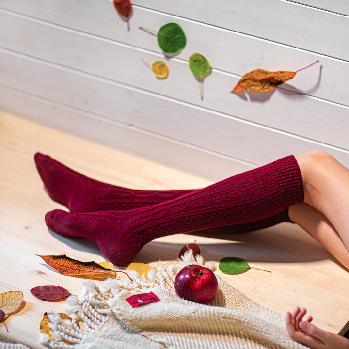 Gemusterte Wollsocken 80% Wolle, bordeauxrot