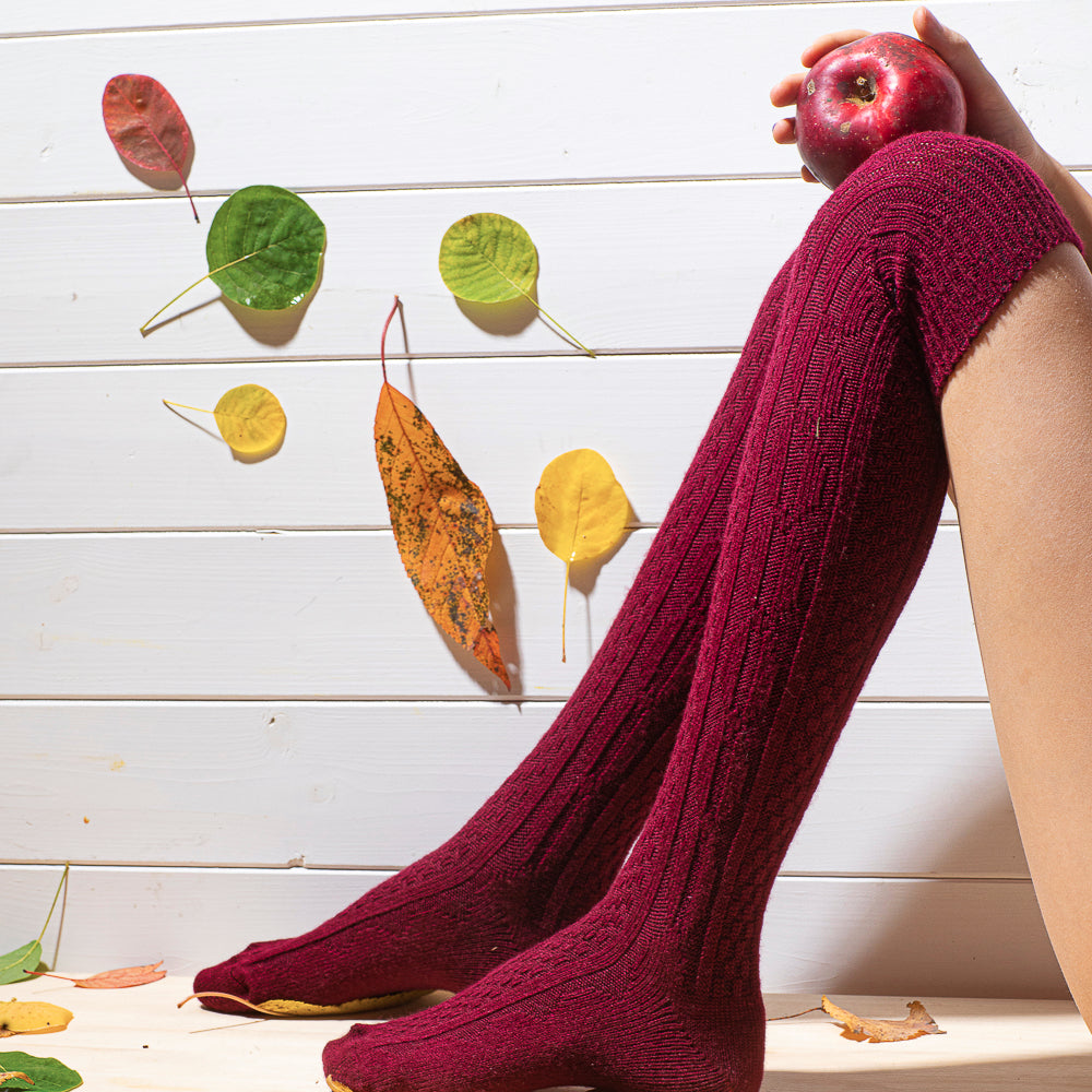 Gemusterte Wollsocken 80% Wolle, bordeauxrot