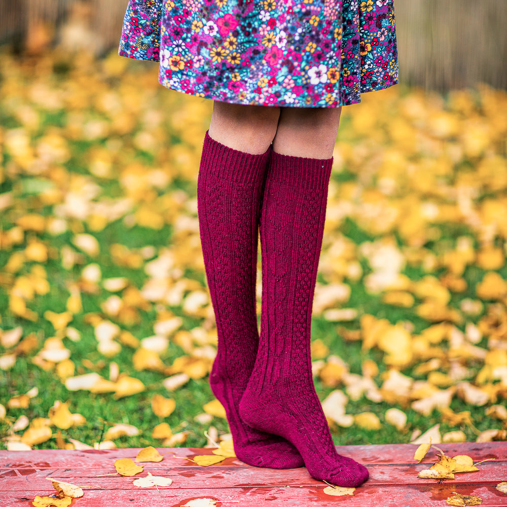 Gemusterte Wollsocken 80% Wolle, bordeauxrot