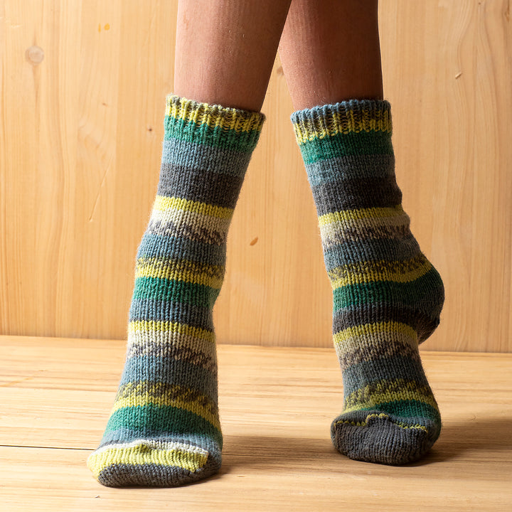 Socken aus Merinowolle, grün gemustert