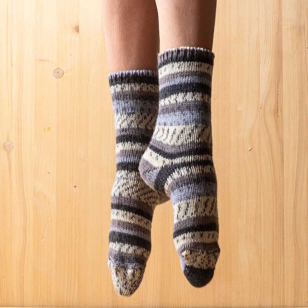 Socken aus Merinowolle, grau gemustert
