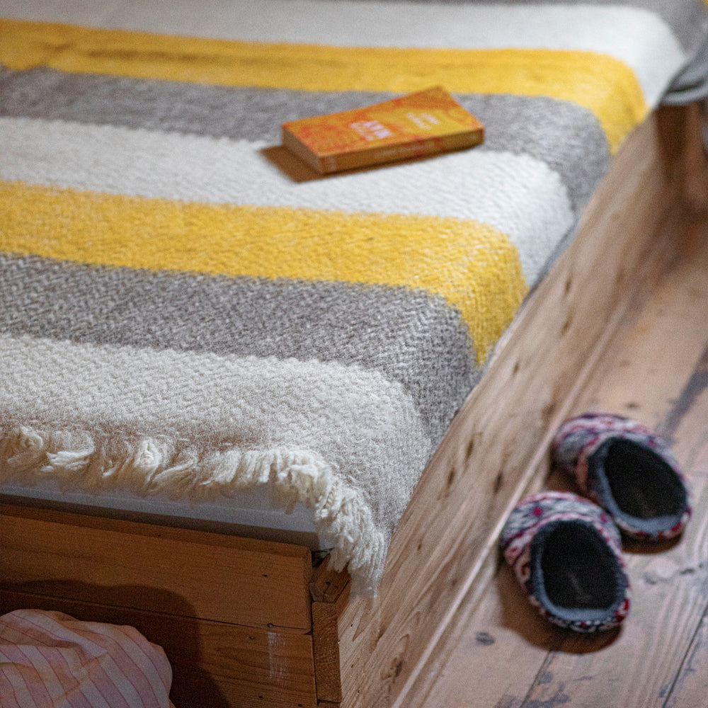 Vlněná deka Karandila XVII se žlutými a šedými pruhy-Balkanova