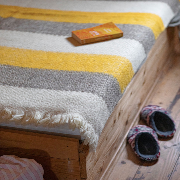 Vlněná deka Karandila XVII se žlutými a šedými pruhy-Balkanova