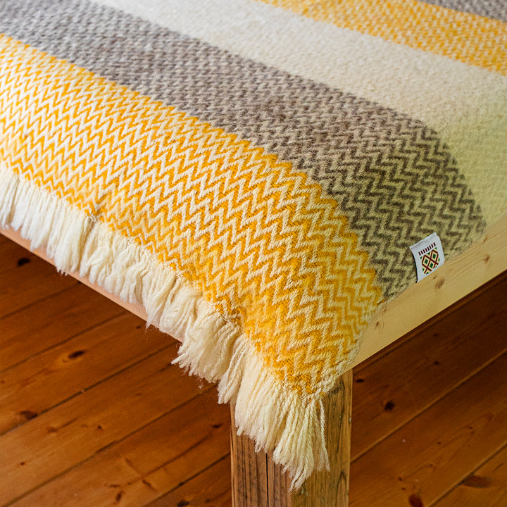 Woolen bedspread Karandila VII white undyed, EXTRA LARGE
