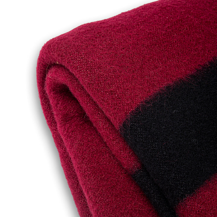 Thick wool blanket Rainbow III - burgundy with black stripe on both ends