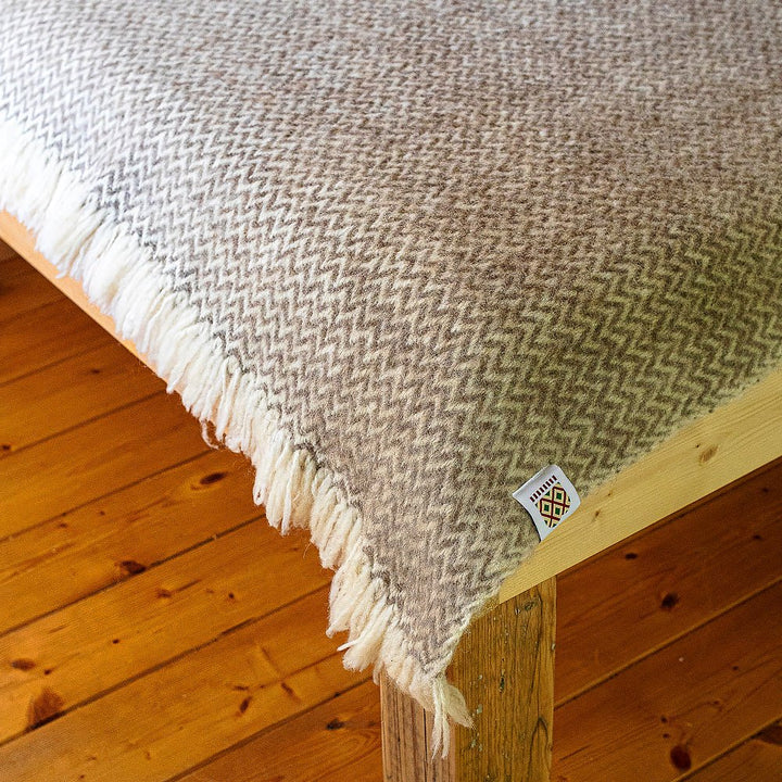 Woolen bedspread Karandila VII white undyed, EXTRA LARGE