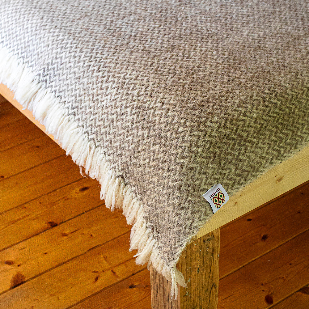 Woolen bedspread Karandila VII white undyed, EXTRA LARGE