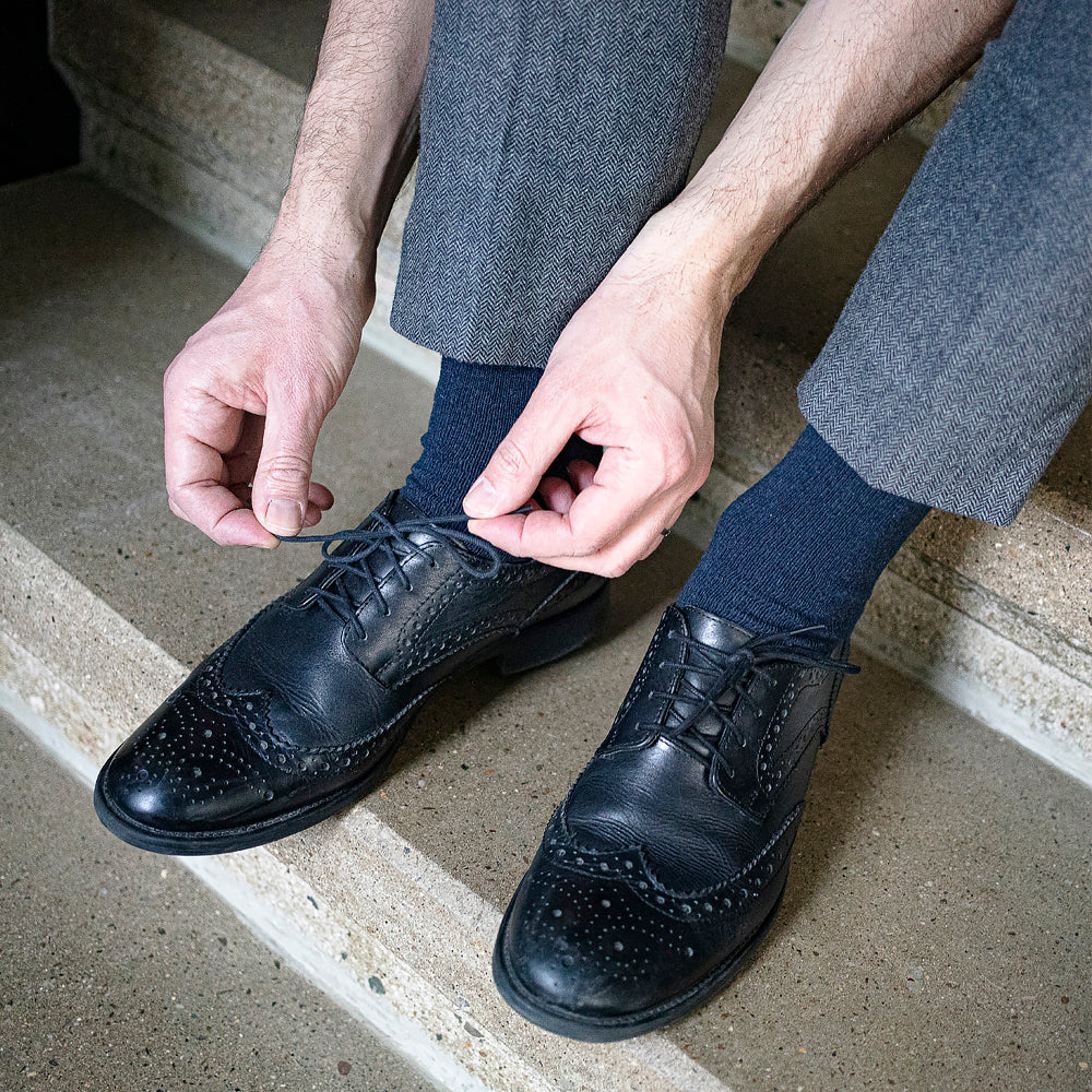 4 Paar klassische schwarze und graue Wollsocken