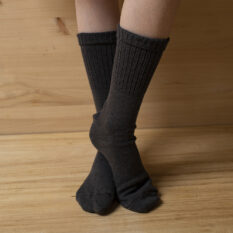 Ponožky 90% vlna, jednofarebný pružný úplet s vyhrňovacím lemom - tmavo šedé
