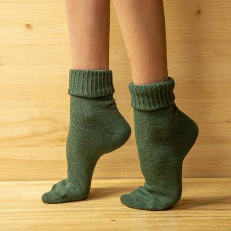 Ponožky 90% vlna, jednobarevný pružný úplet s ohrnovacím lemem - tmavě zelené