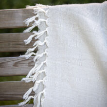 Ručně tkaná vlněná deka Nara III Merino - bílá
